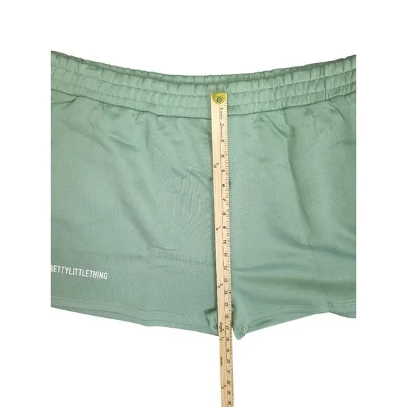 PrettyLittleThing Plus Sage Green Printed Pocket Sweat Shorts Size 20 - Picture 4 of 7